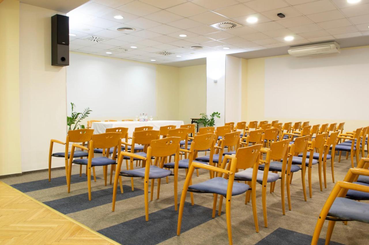 Hotel Szieszta Sopron Bagian luar foto