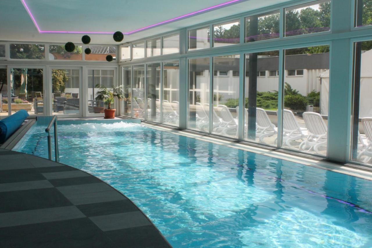Hotel Szieszta Sopron Bagian luar foto