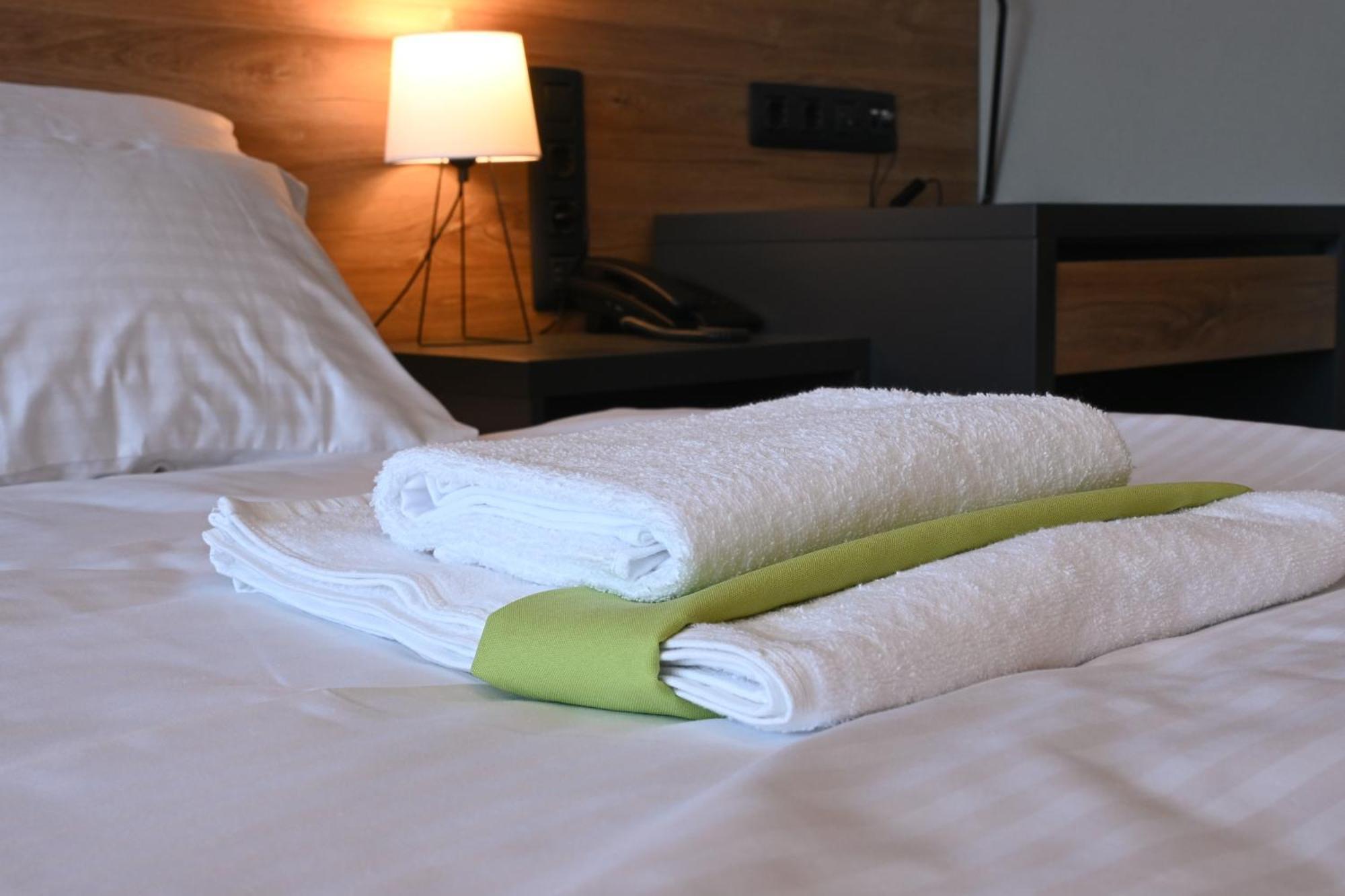 Hotel Szieszta Sopron Bagian luar foto
