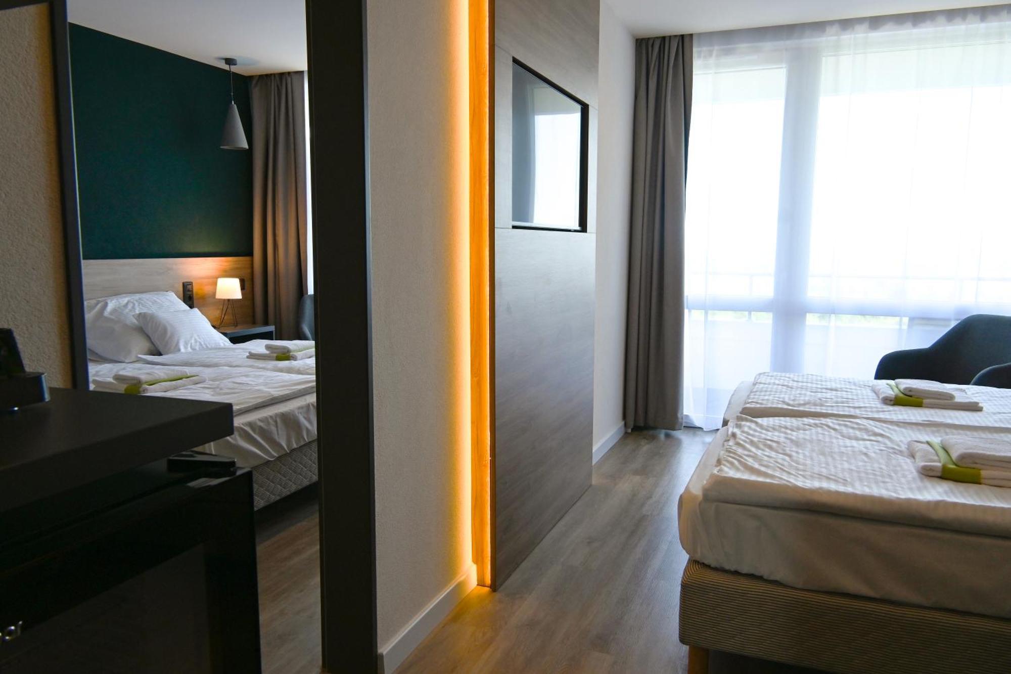 Hotel Szieszta Sopron Bagian luar foto