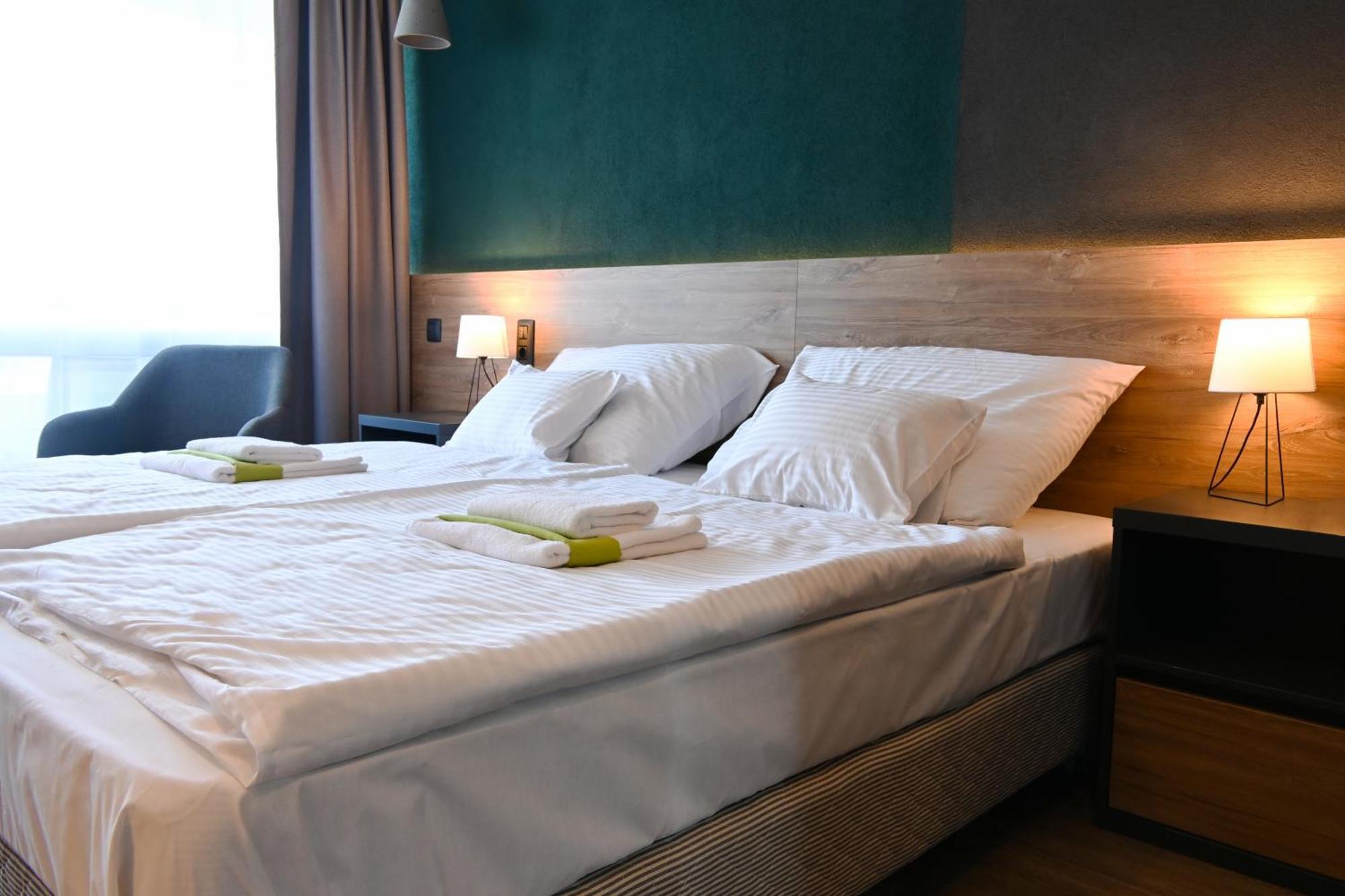 Hotel Szieszta Sopron Bagian luar foto
