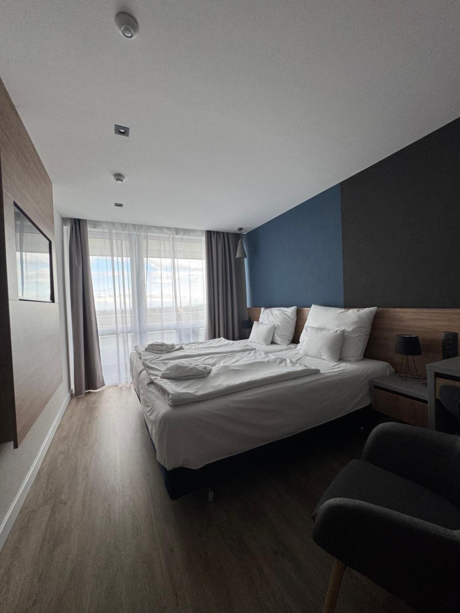Hotel Szieszta Sopron Bagian luar foto