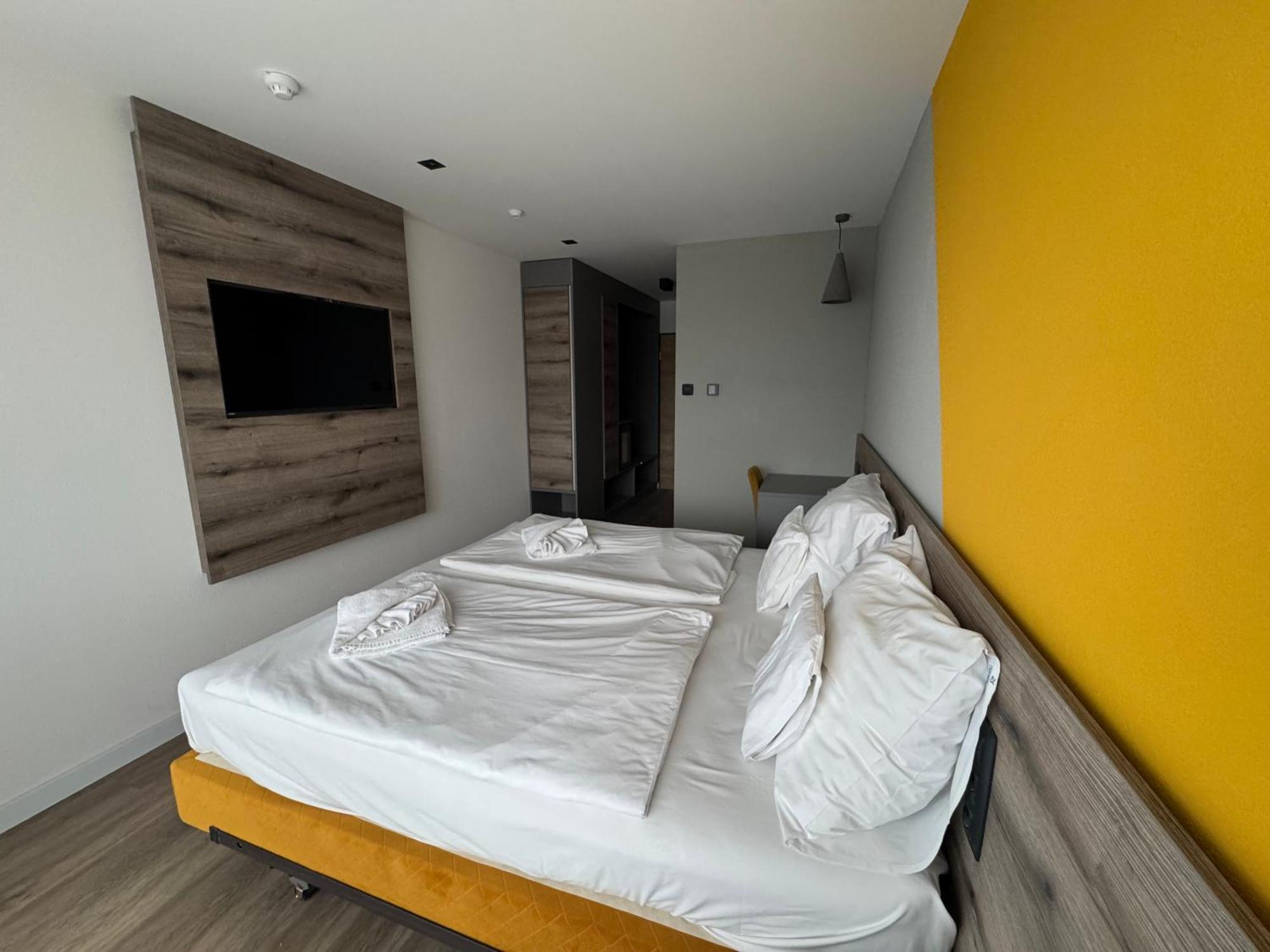 Hotel Szieszta Sopron Bagian luar foto