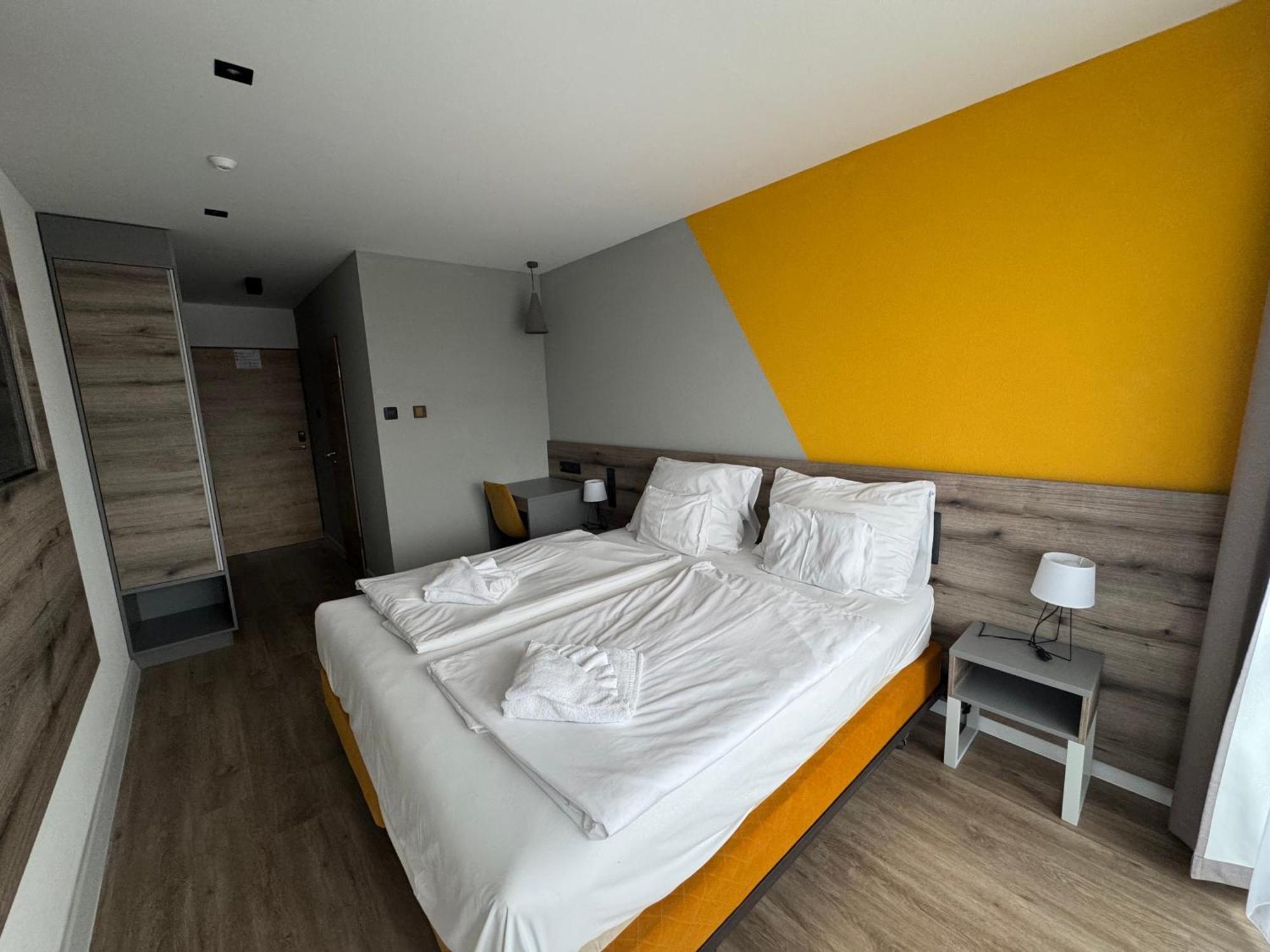 Hotel Szieszta Sopron Bagian luar foto