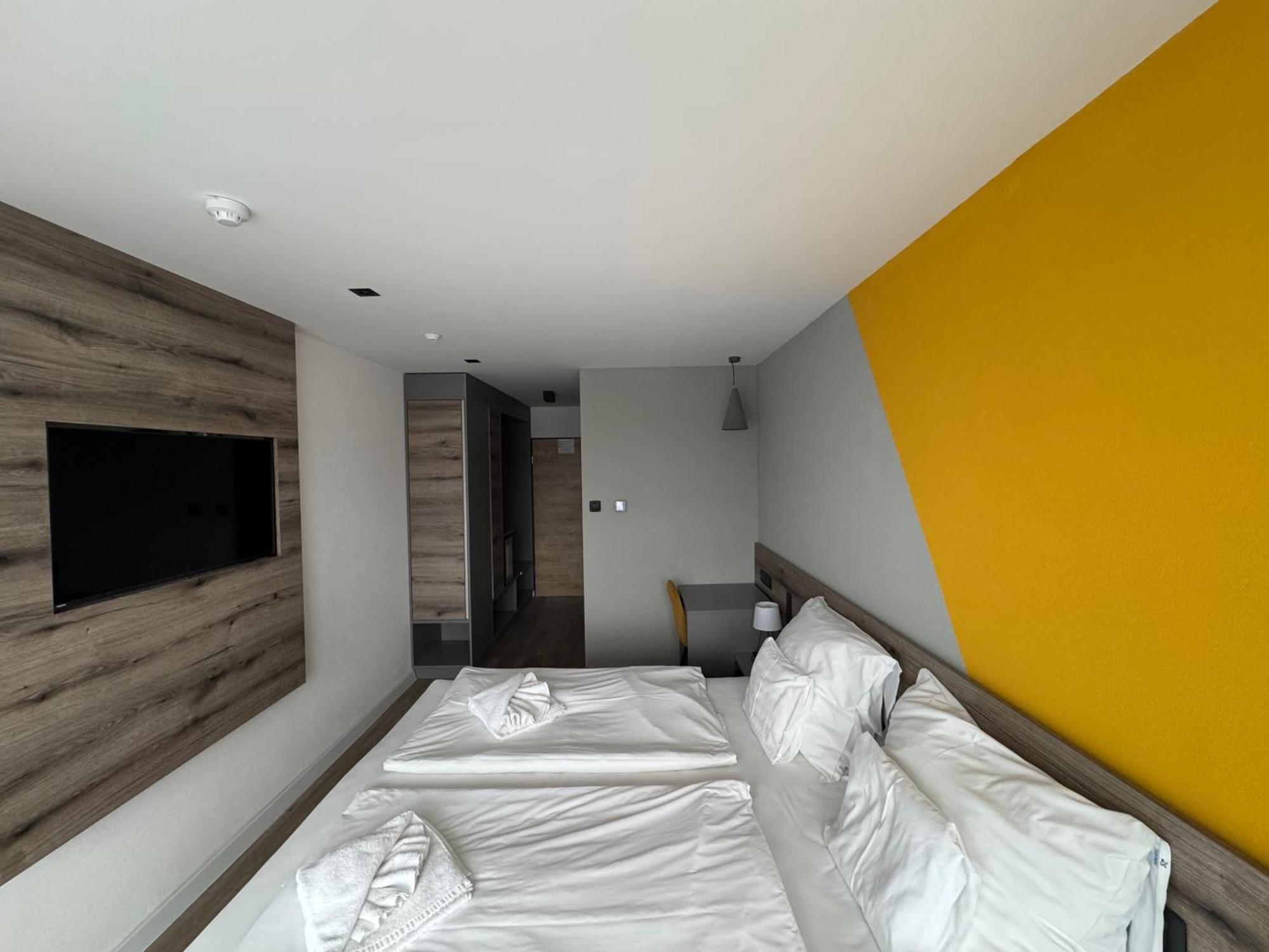 Hotel Szieszta Sopron Bagian luar foto