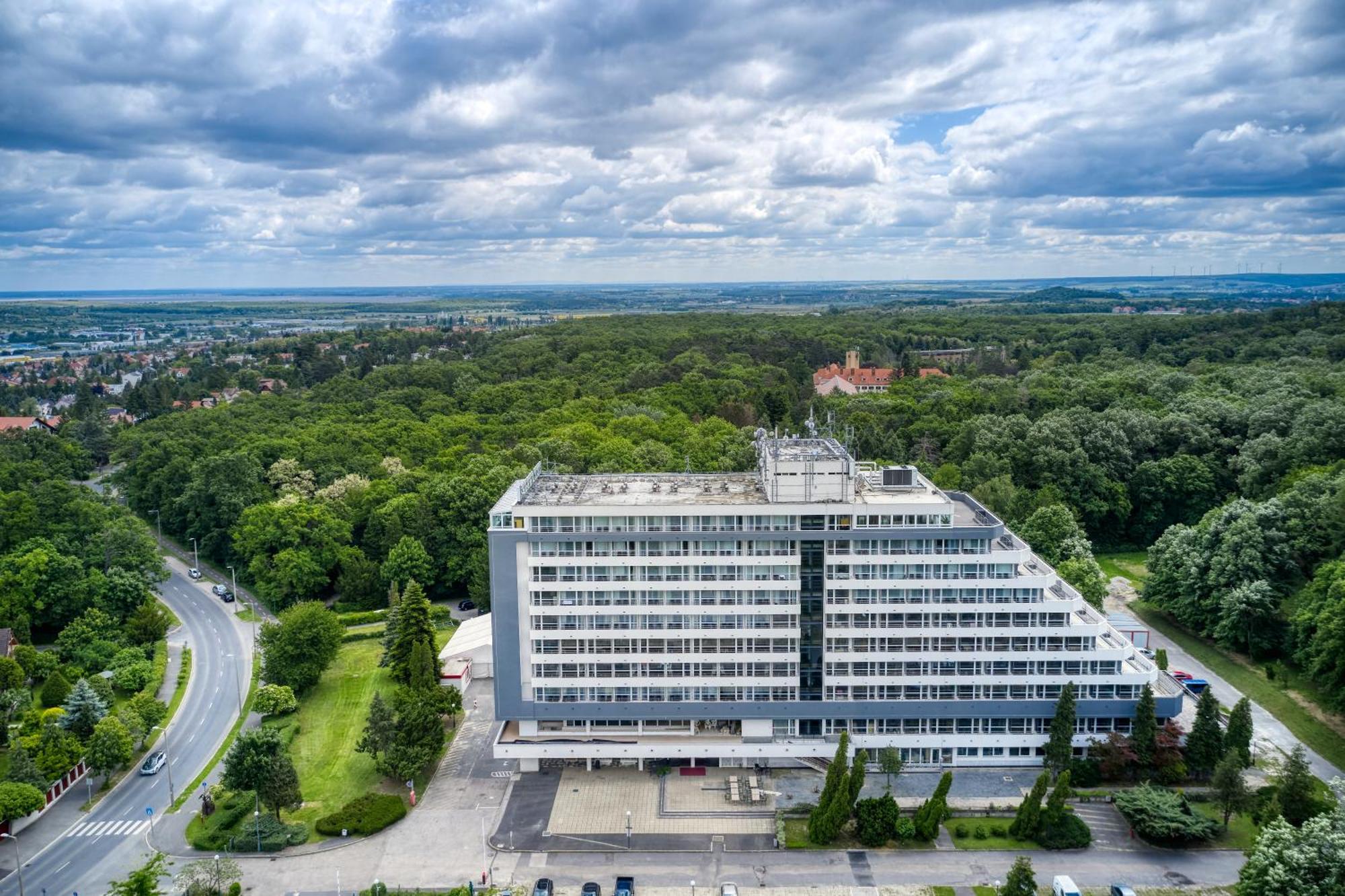 Hotel Szieszta Sopron Bagian luar foto