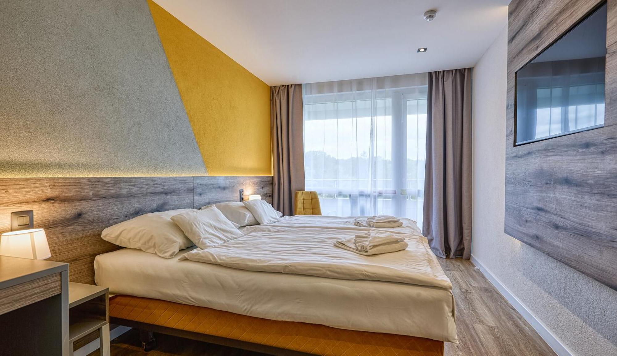 Hotel Szieszta Sopron Bagian luar foto