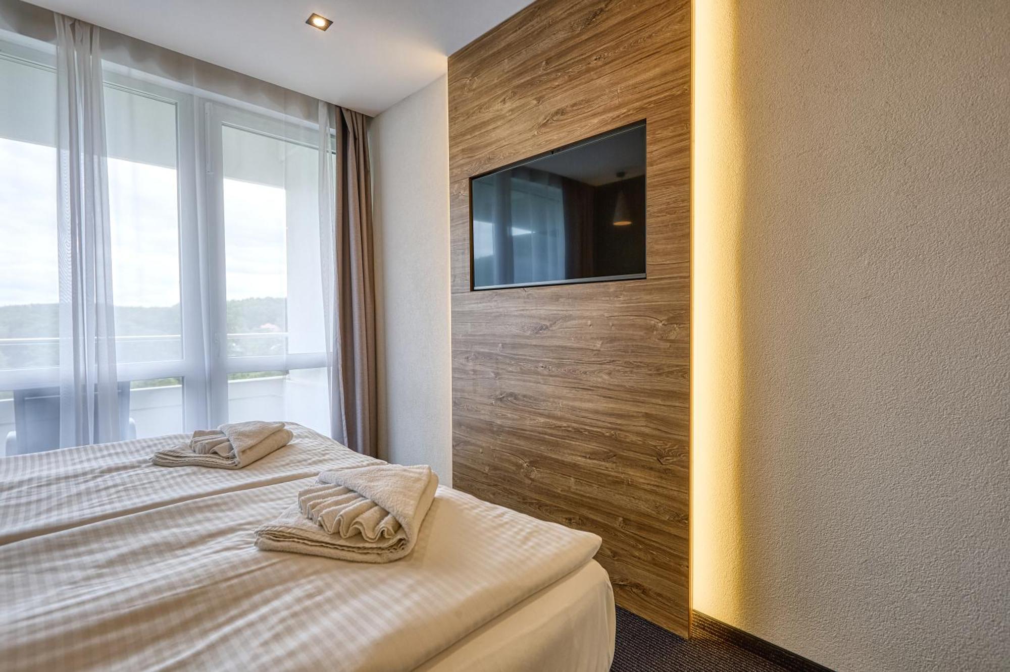 Hotel Szieszta Sopron Bagian luar foto