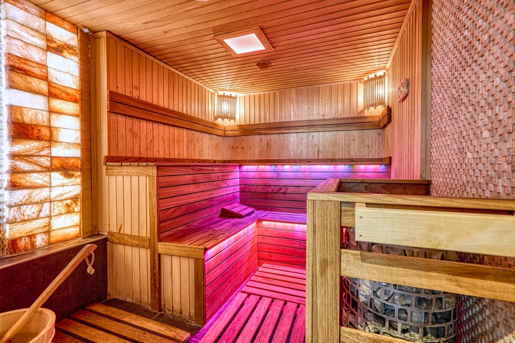 Hotel Szieszta Sopron Bagian luar foto